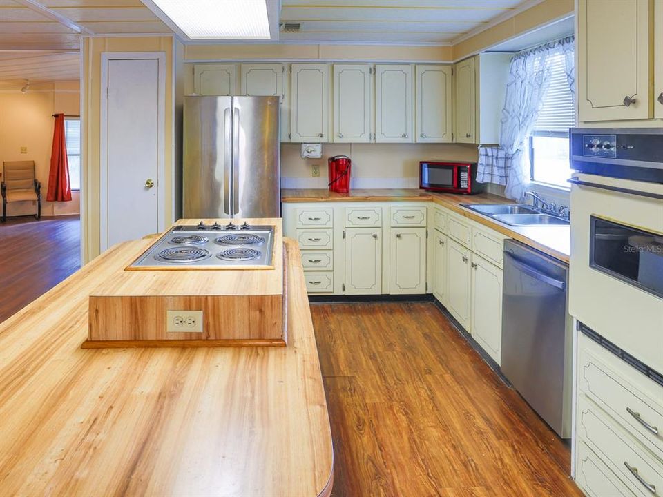 For Sale: $179,000 (2 beds, 2 baths, 1456 Square Feet)
