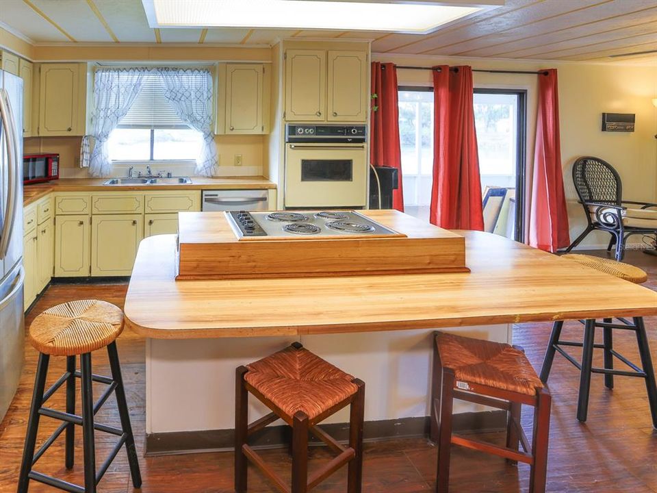 For Sale: $179,000 (2 beds, 2 baths, 1456 Square Feet)