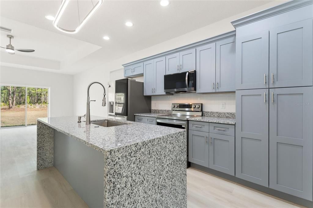На продажу: $389,000 (4 спален, 3 ванн, 1857 Квадратных фут)