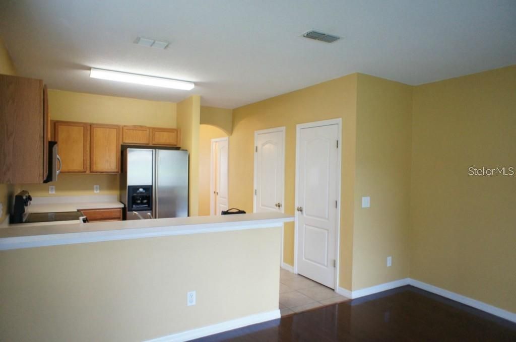 For Rent: $1,900 (3 beds, 2 baths, 1420 Square Feet)