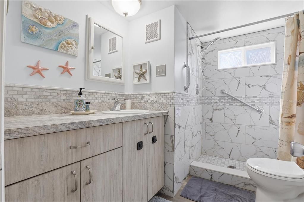 For Sale: $339,900 (2 beds, 1 baths, 552 Square Feet)