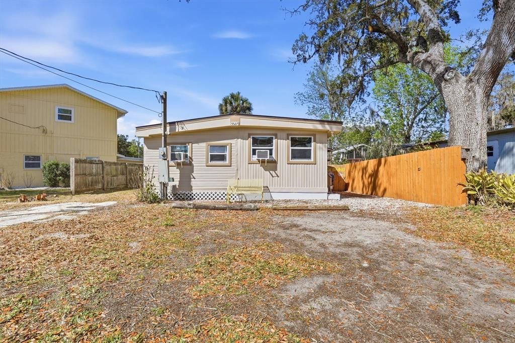 For Sale: $339,900 (2 beds, 1 baths, 552 Square Feet)