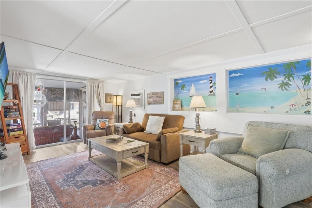 For Sale: $339,900 (2 beds, 1 baths, 552 Square Feet)