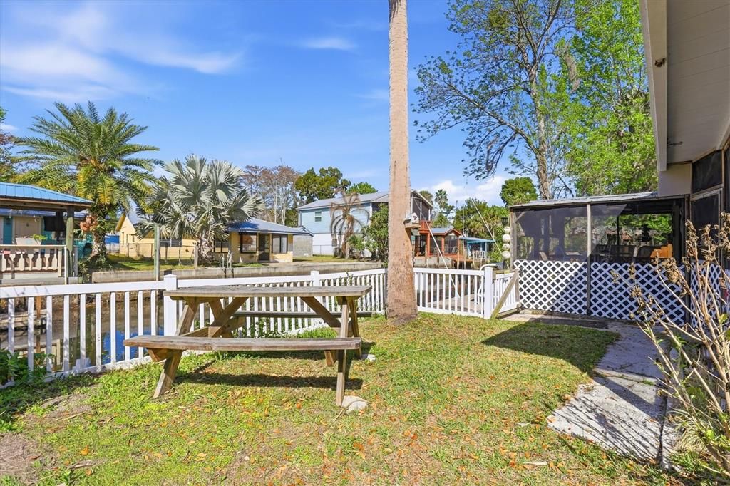 For Sale: $339,900 (2 beds, 1 baths, 552 Square Feet)