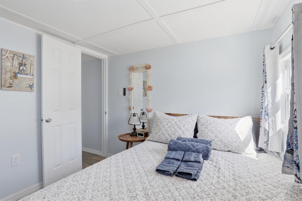 For Sale: $339,900 (2 beds, 1 baths, 552 Square Feet)