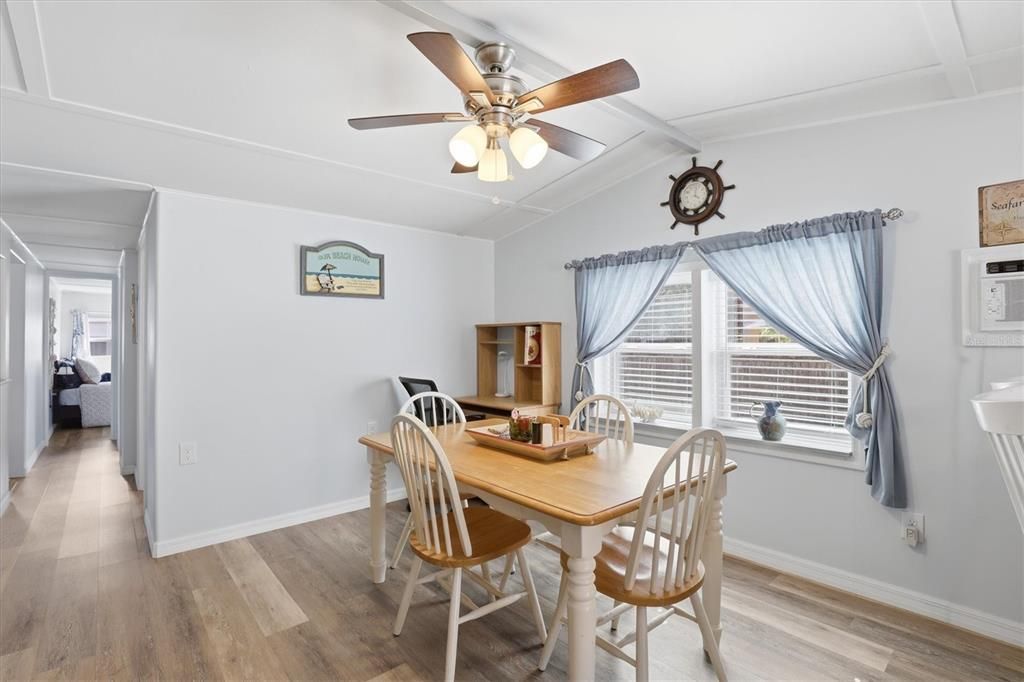 For Sale: $339,900 (2 beds, 1 baths, 552 Square Feet)