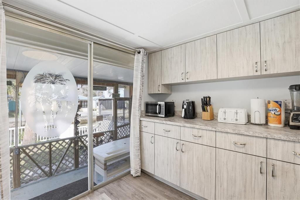 For Sale: $339,900 (2 beds, 1 baths, 552 Square Feet)