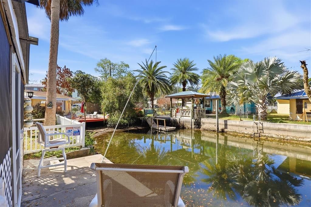 For Sale: $339,900 (2 beds, 1 baths, 552 Square Feet)