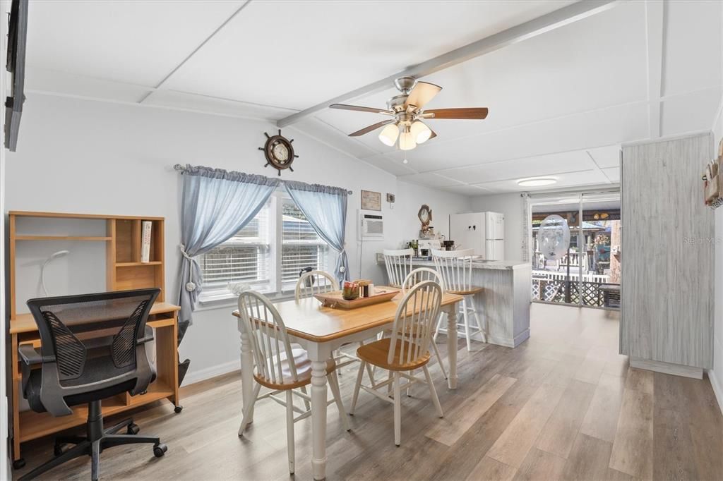 For Sale: $339,900 (2 beds, 1 baths, 552 Square Feet)