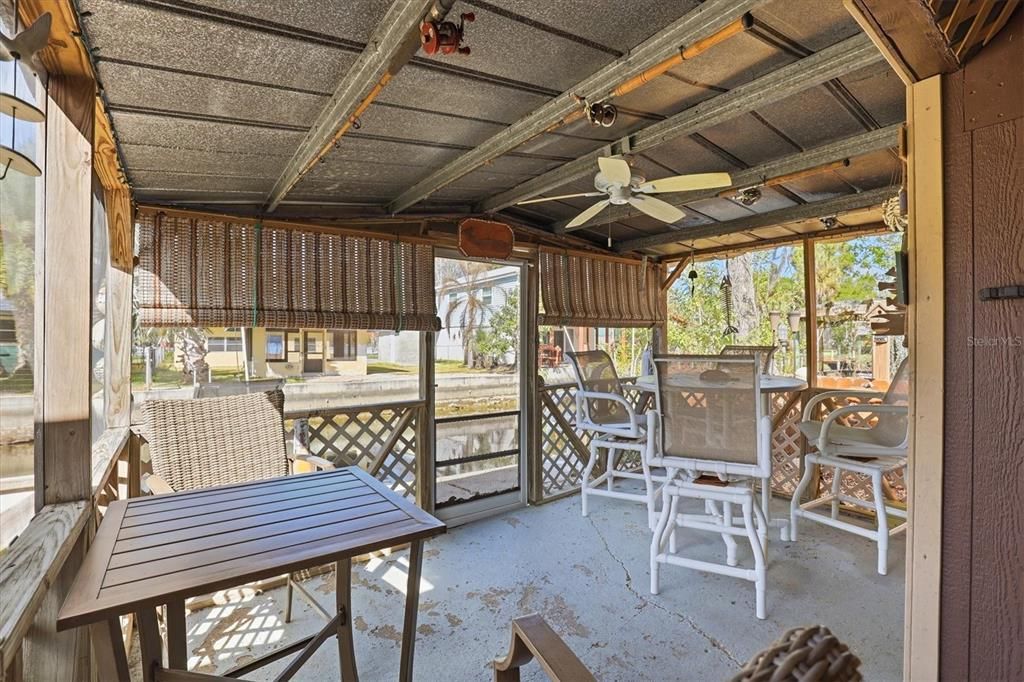 For Sale: $339,900 (2 beds, 1 baths, 552 Square Feet)