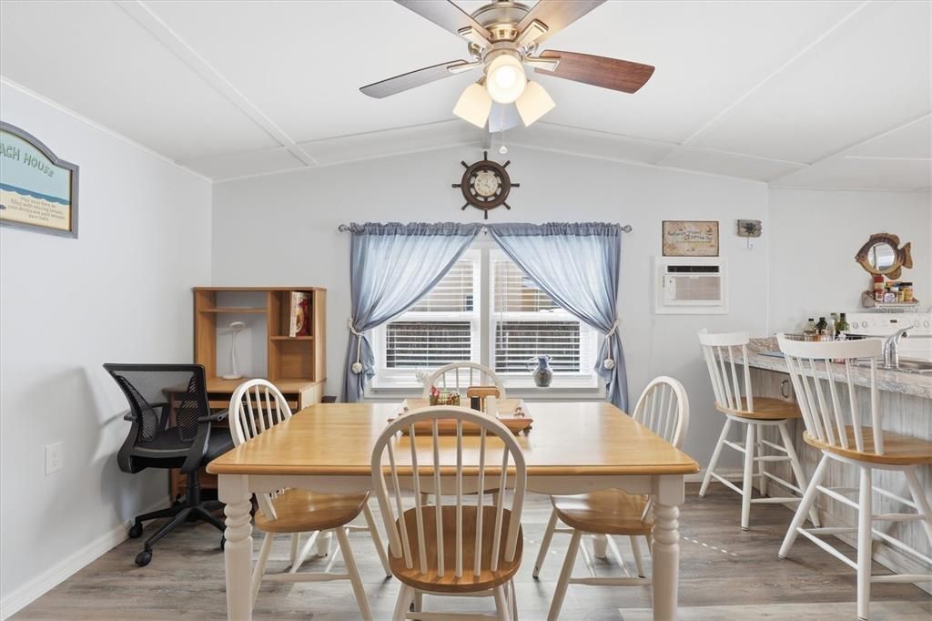 For Sale: $339,900 (2 beds, 1 baths, 552 Square Feet)