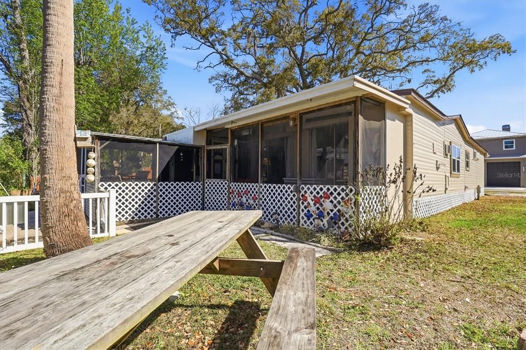 For Sale: $339,900 (2 beds, 1 baths, 552 Square Feet)