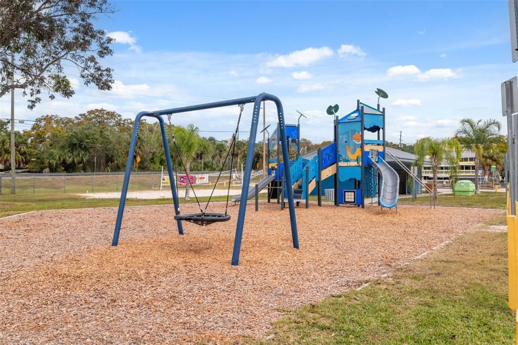 For Sale: $339,900 (2 beds, 1 baths, 552 Square Feet)