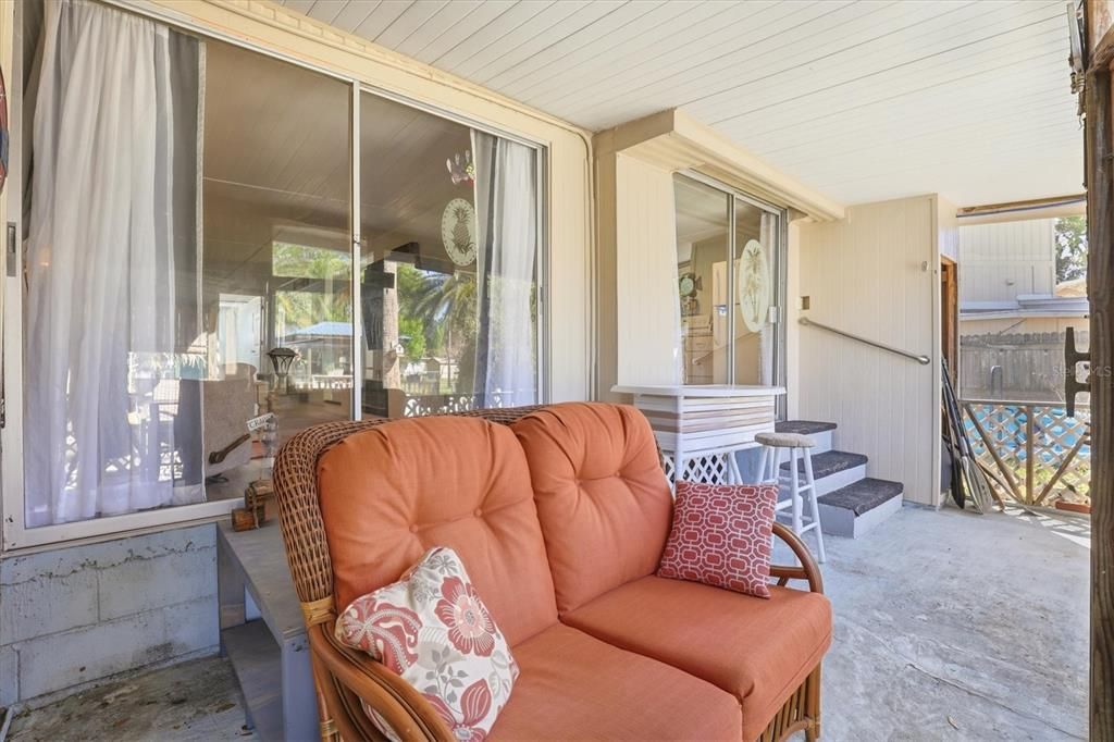 For Sale: $339,900 (2 beds, 1 baths, 552 Square Feet)