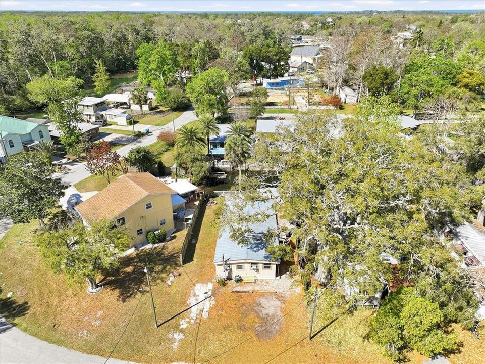 For Sale: $339,900 (2 beds, 1 baths, 552 Square Feet)