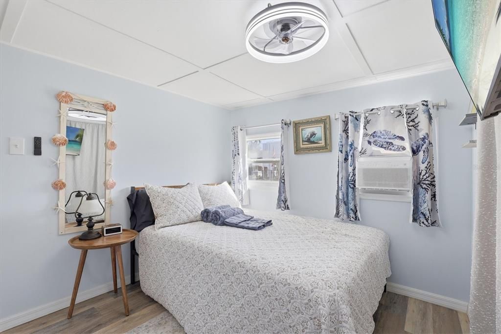 For Sale: $339,900 (2 beds, 1 baths, 552 Square Feet)