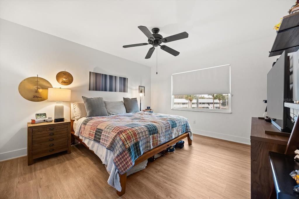For Sale: $349,000 (2 beds, 1 baths, 816 Square Feet)