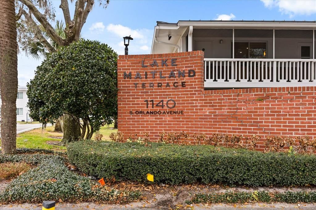 For Sale: $349,000 (2 beds, 1 baths, 816 Square Feet)