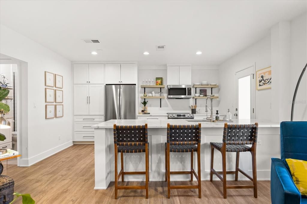 For Sale: $349,000 (2 beds, 1 baths, 816 Square Feet)