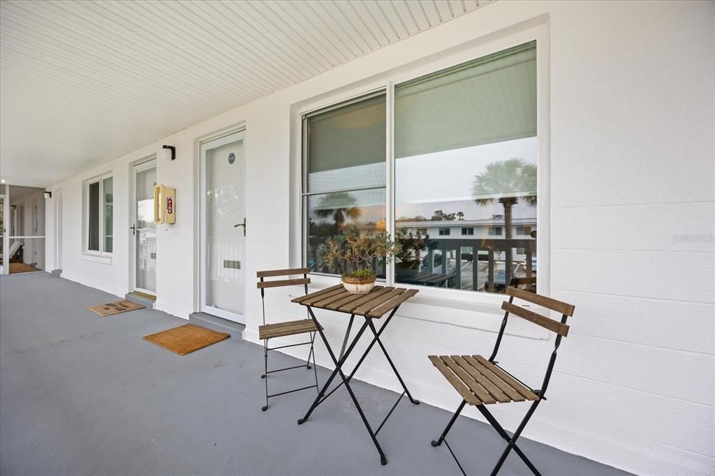 For Sale: $349,000 (2 beds, 1 baths, 816 Square Feet)