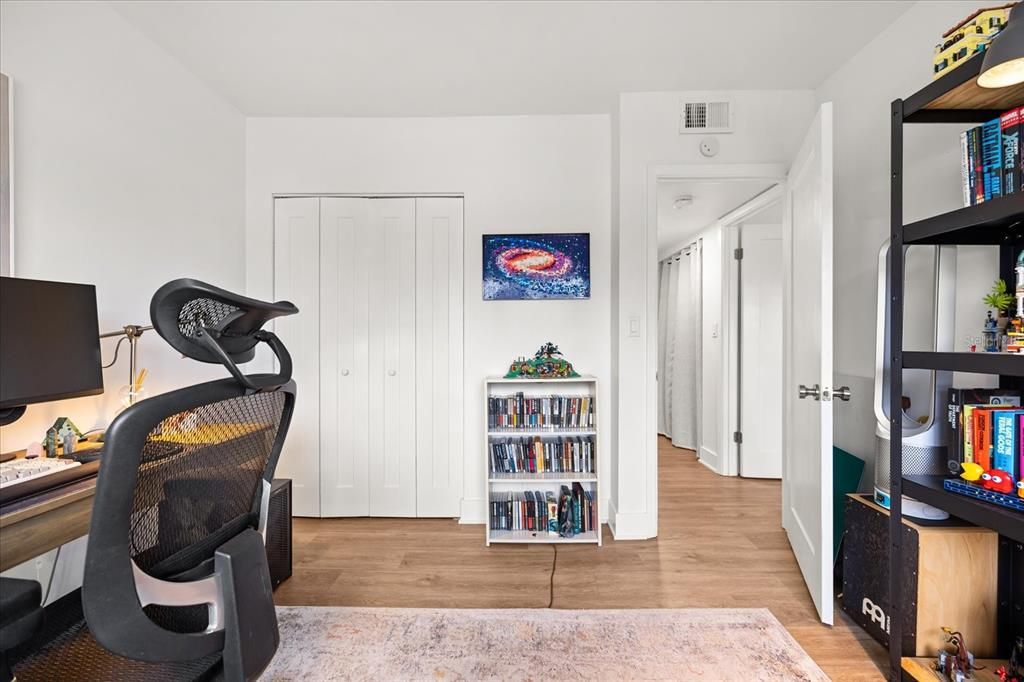 For Sale: $349,000 (2 beds, 1 baths, 816 Square Feet)