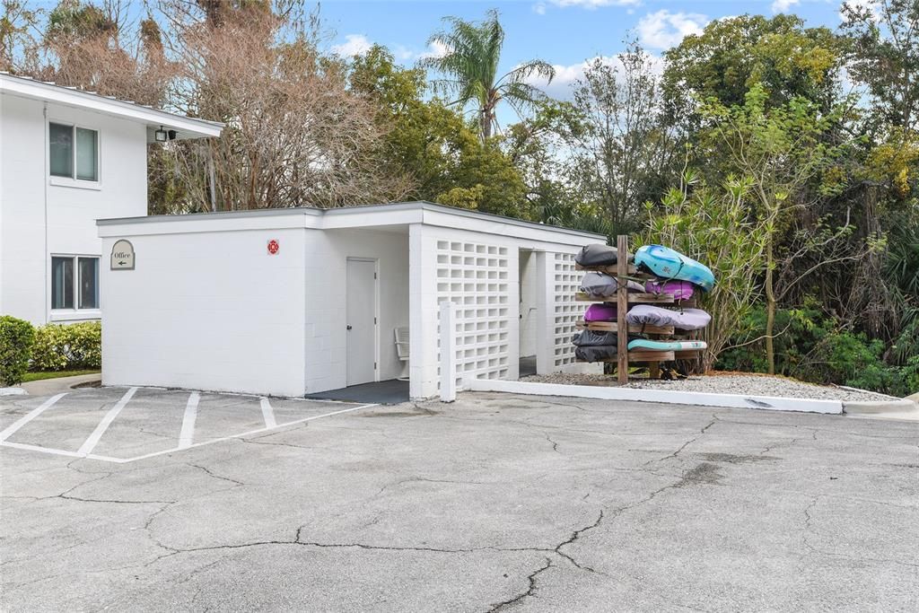 For Sale: $349,000 (2 beds, 1 baths, 816 Square Feet)