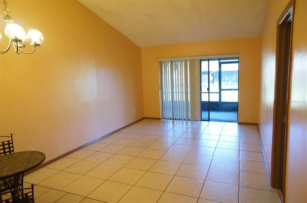 For Rent: $1,300 (1 beds, 1 baths, 703 Square Feet)