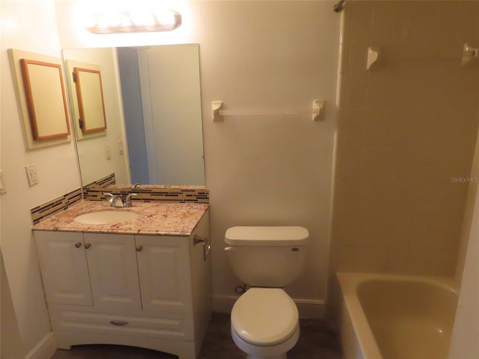 For Rent: $1,300 (1 beds, 1 baths, 703 Square Feet)