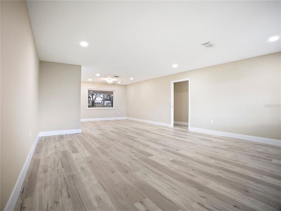 For Sale: $289,900 (2 beds, 2 baths, 1710 Square Feet)