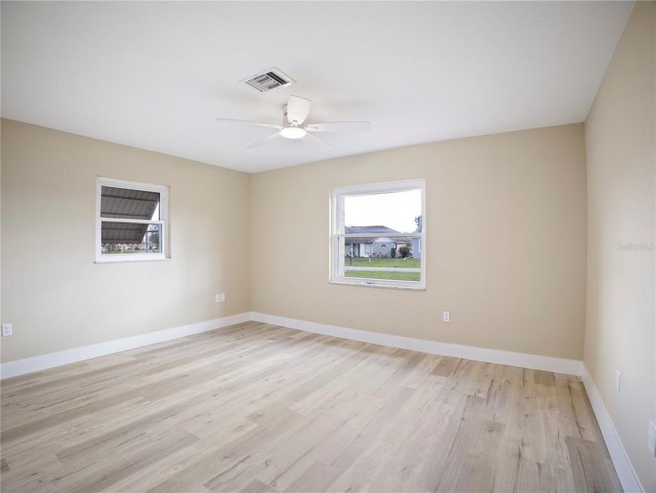 For Sale: $289,900 (2 beds, 2 baths, 1710 Square Feet)