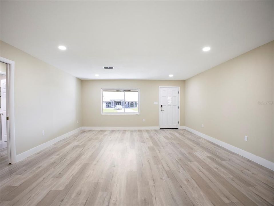 For Sale: $289,900 (2 beds, 2 baths, 1710 Square Feet)