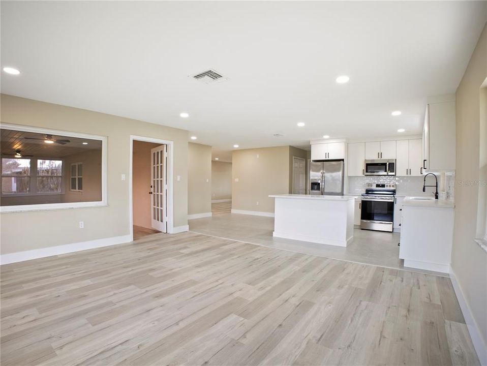 For Sale: $289,900 (2 beds, 2 baths, 1710 Square Feet)