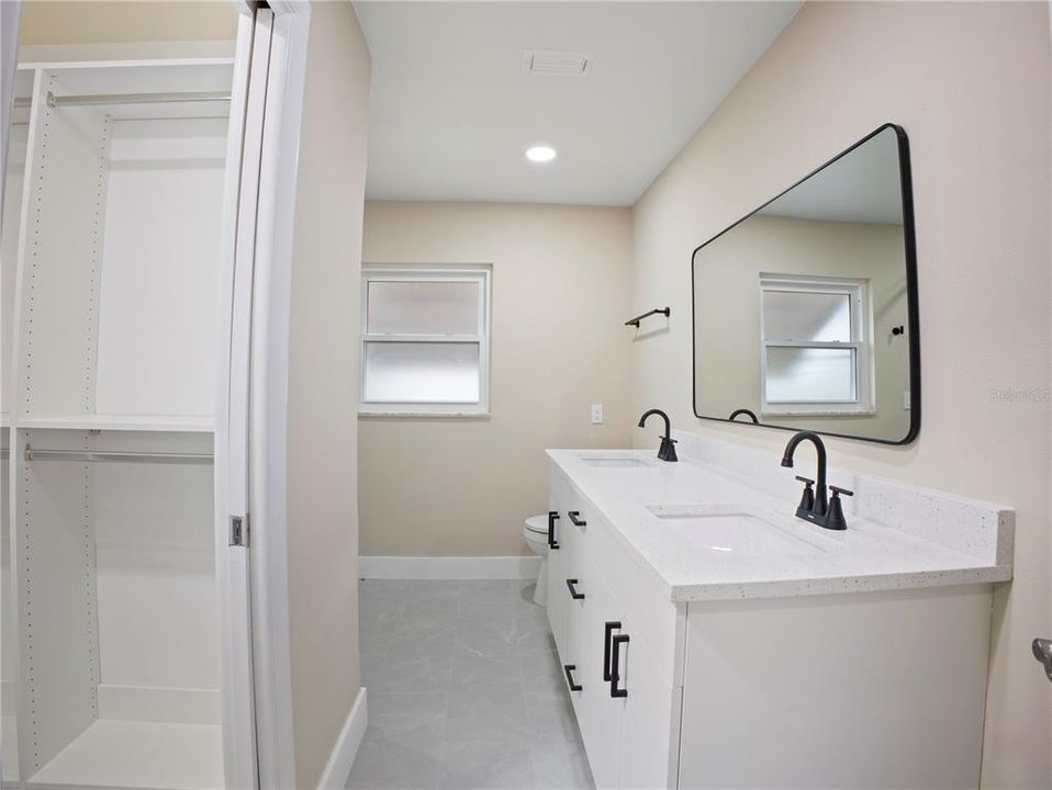For Sale: $289,900 (2 beds, 2 baths, 1710 Square Feet)
