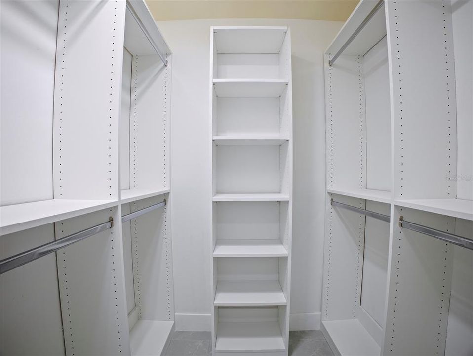 For Sale: $289,900 (2 beds, 2 baths, 1710 Square Feet)