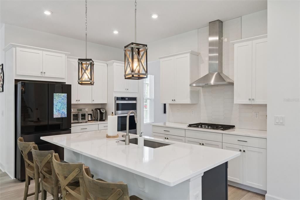 Active With Contract: $1,184,999 (6 beds, 4 baths, 3592 Square Feet)