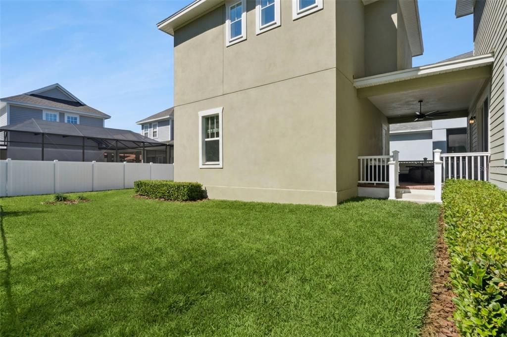 Active With Contract: $1,184,999 (6 beds, 4 baths, 3592 Square Feet)