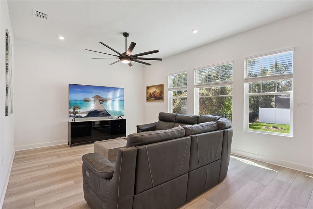 Active With Contract: $1,184,999 (6 beds, 4 baths, 3592 Square Feet)