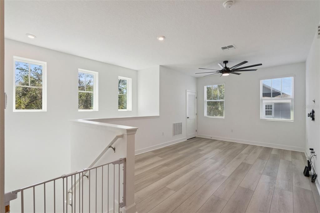 Active With Contract: $1,184,999 (6 beds, 4 baths, 3592 Square Feet)