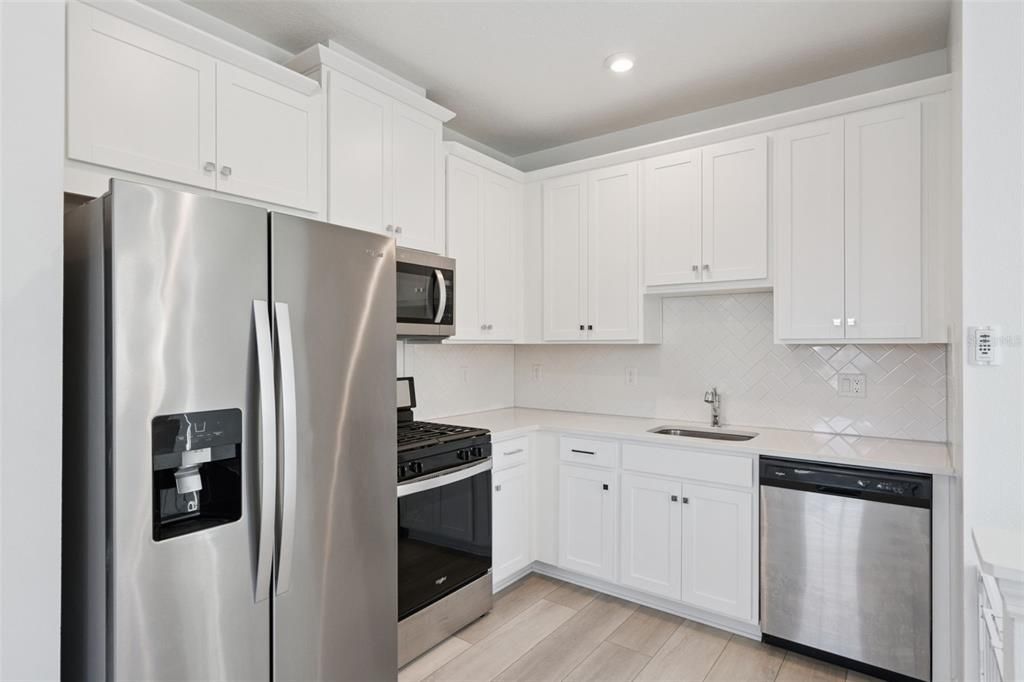 Active With Contract: $1,184,999 (6 beds, 4 baths, 3592 Square Feet)