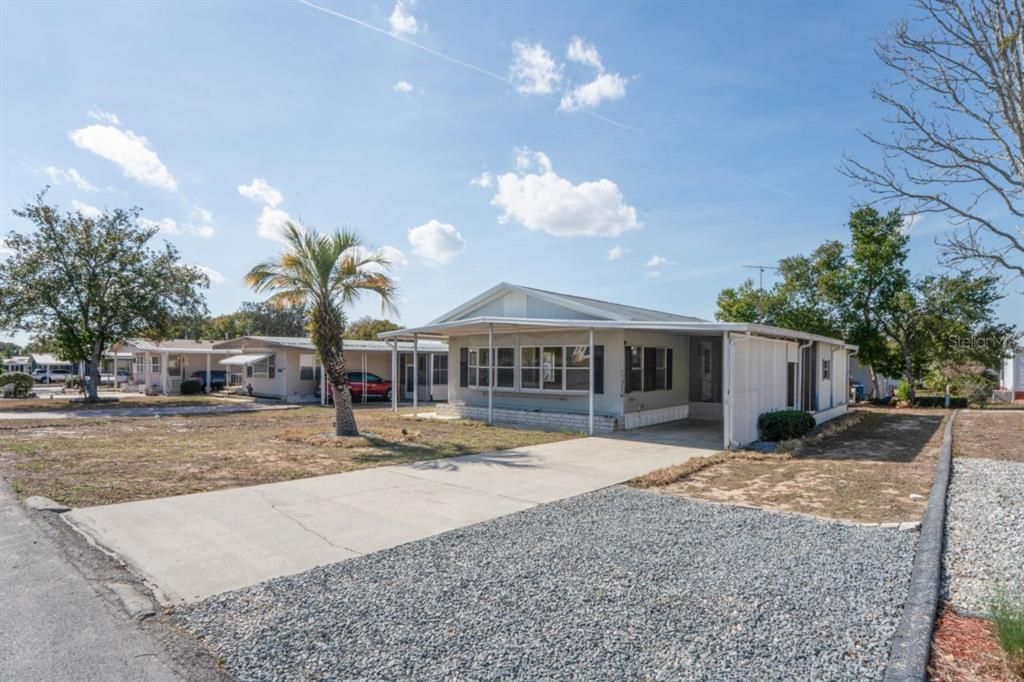 На продажу: $159,900 (2 спален, 2 ванн, 1023 Квадратных фут)