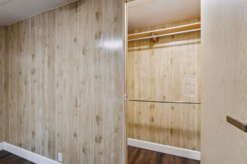 На продажу: $159,900 (2 спален, 2 ванн, 1023 Квадратных фут)