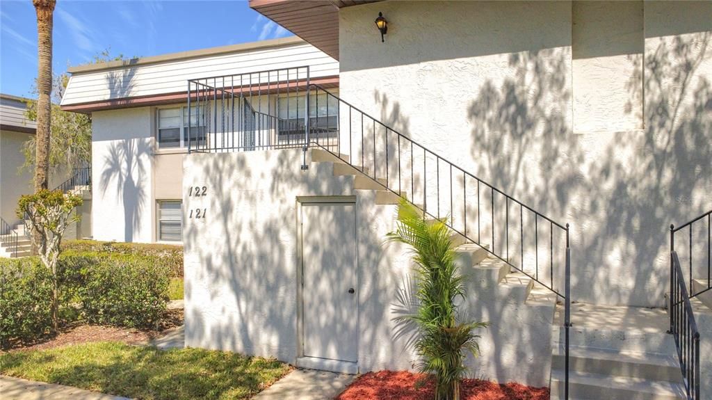 На продажу: $229,995 (2 спален, 2 ванн, 918 Квадратных фут)