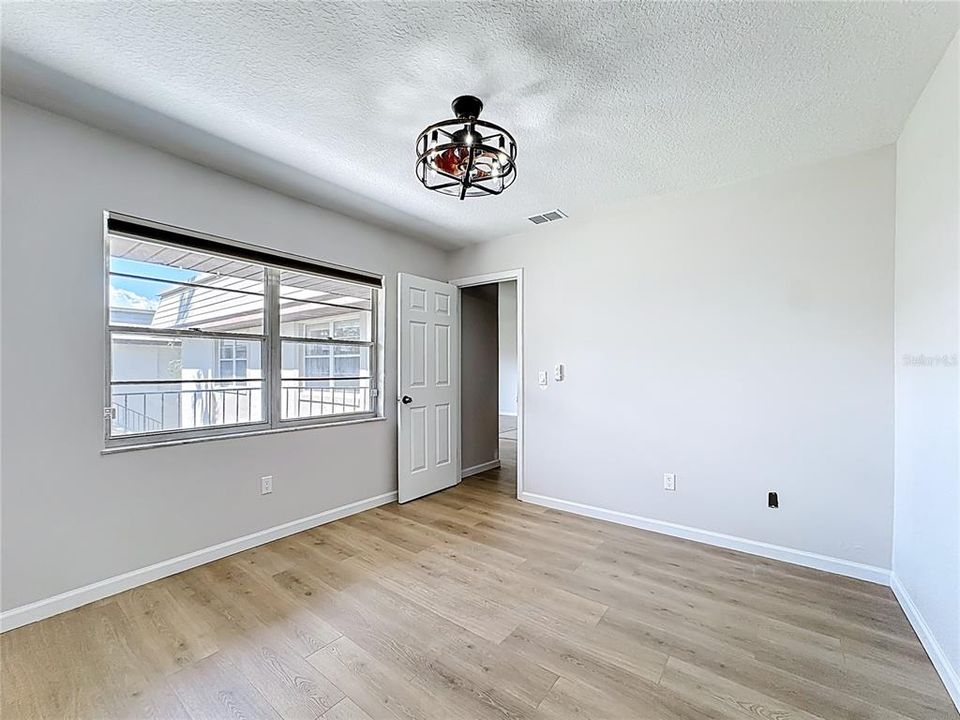 На продажу: $229,995 (2 спален, 2 ванн, 918 Квадратных фут)