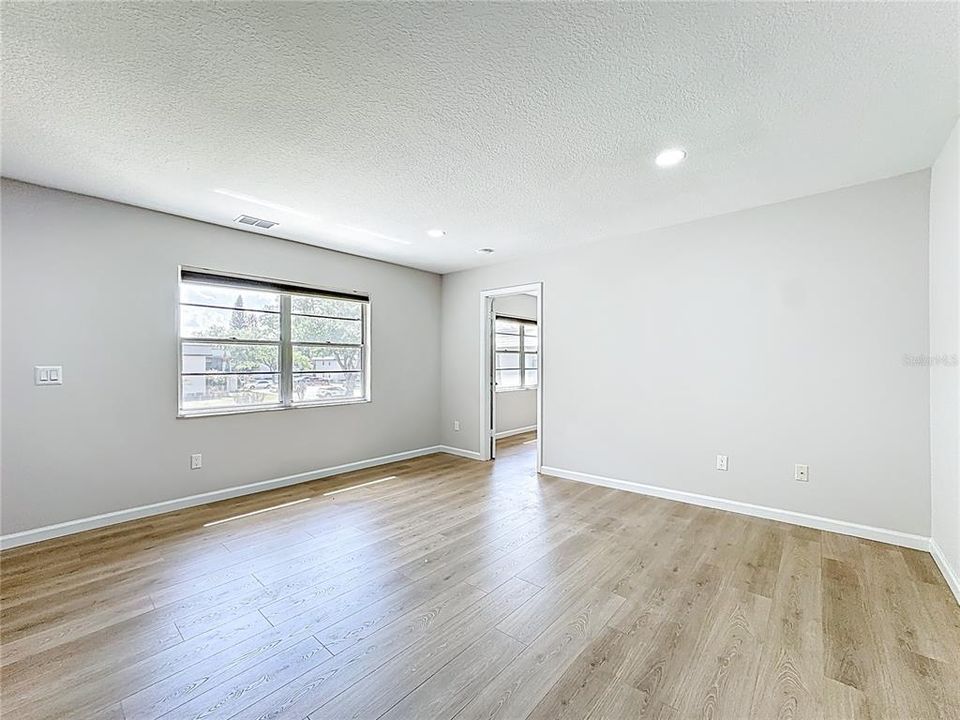 На продажу: $229,995 (2 спален, 2 ванн, 918 Квадратных фут)