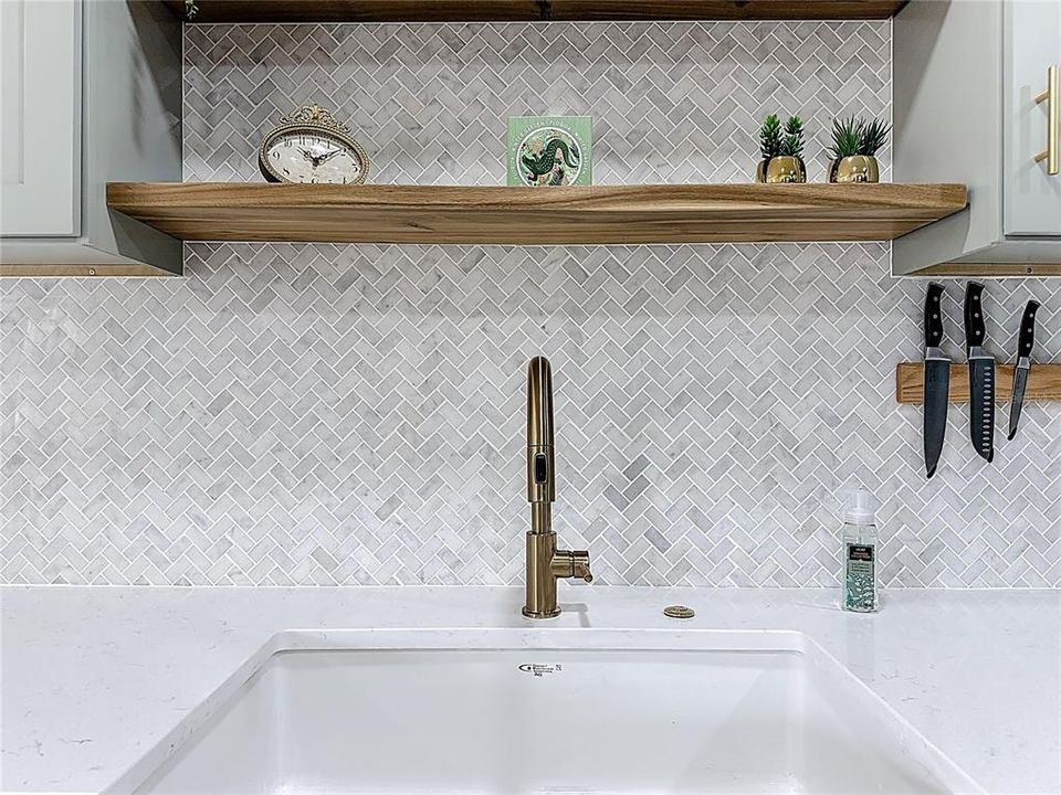 На продажу: $229,995 (2 спален, 2 ванн, 918 Квадратных фут)