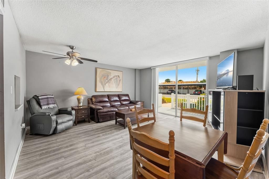 На продажу: $229,000 (1 спален, 1 ванн, 700 Квадратных фут)