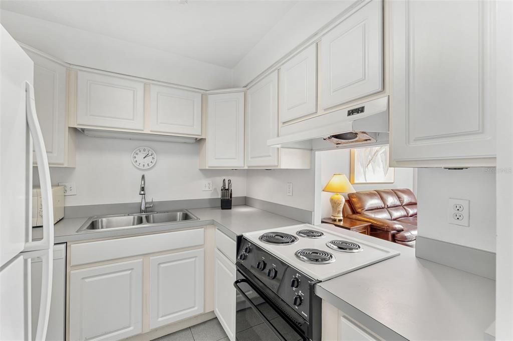 На продажу: $229,000 (1 спален, 1 ванн, 700 Квадратных фут)