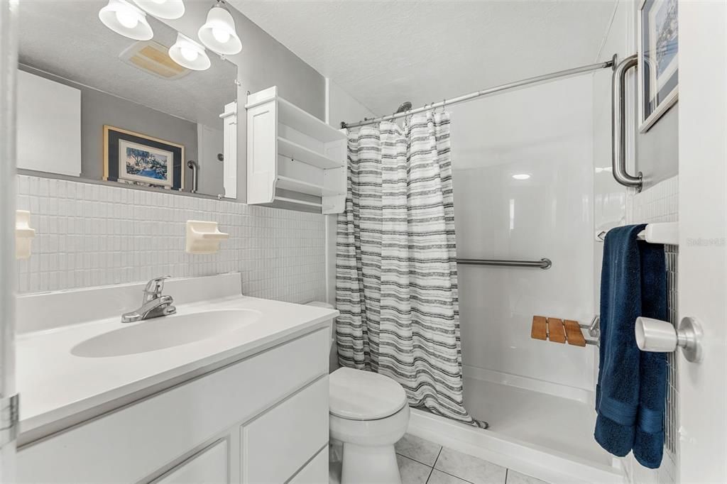 На продажу: $229,000 (1 спален, 1 ванн, 700 Квадратных фут)