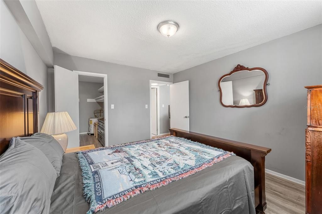 На продажу: $229,000 (1 спален, 1 ванн, 700 Квадратных фут)