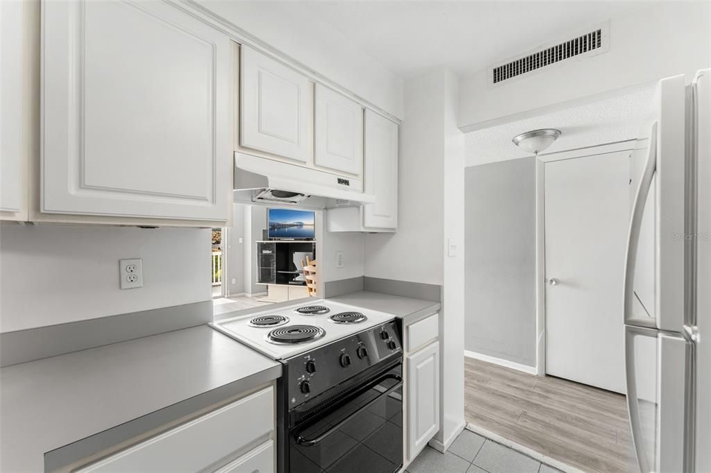 На продажу: $229,000 (1 спален, 1 ванн, 700 Квадратных фут)